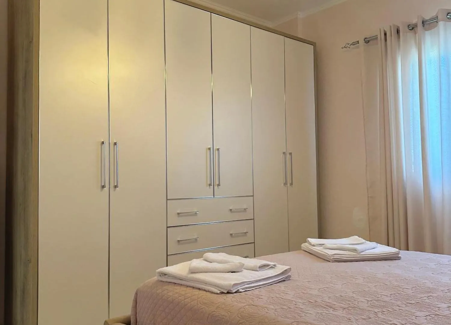 Enis Apartment Sarande Holiday home